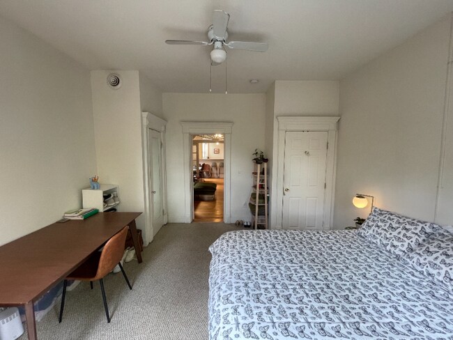 Building Photo - 412 Monroe St