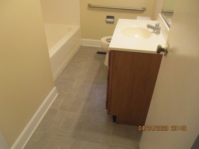 Building Photo - Eleventh Ave., 810