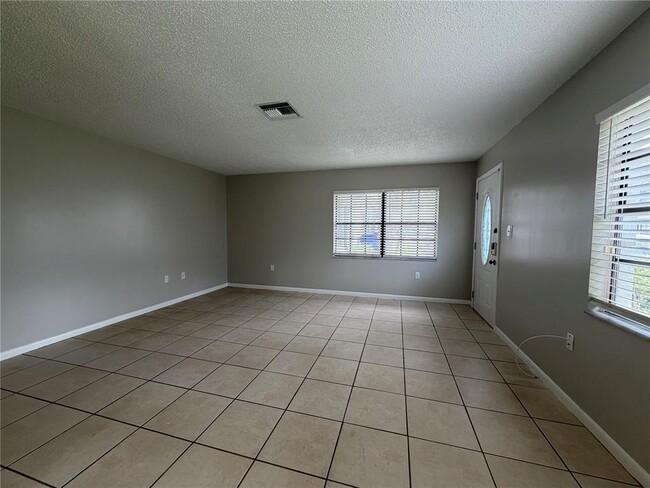 Building Photo - 1405 Crystal Ct