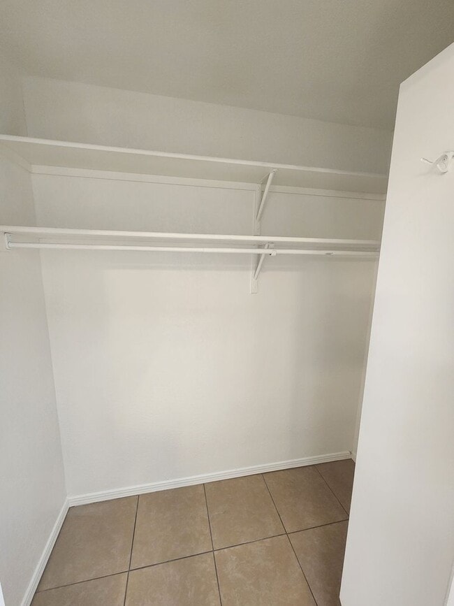 Building Photo - 3004 Missouri Ave