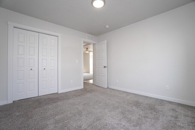 Building Photo - 5965 S Nordean Ave
