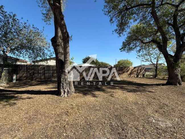 Building Photo - 774 Sawtooth Dr