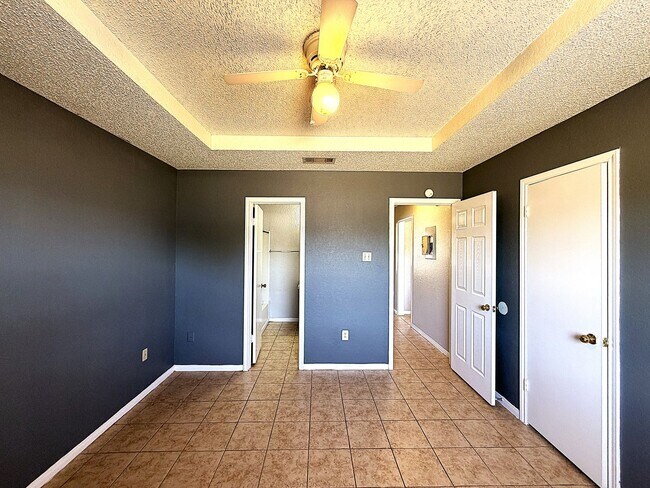 Building Photo - 306 North Dr