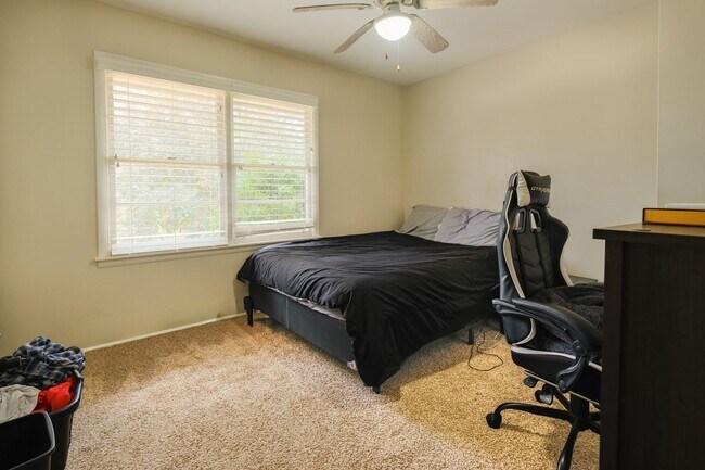 Building Photo - 1380 Ivywood Dr