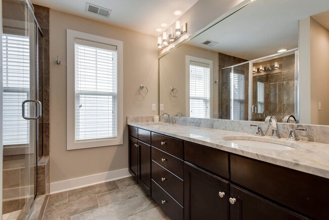 Building Photo - Great 3 bedroom 3 bath home in Germantown!