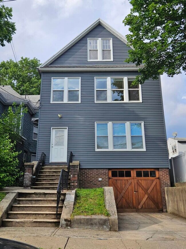 Building Photo - 47 E 39th St
