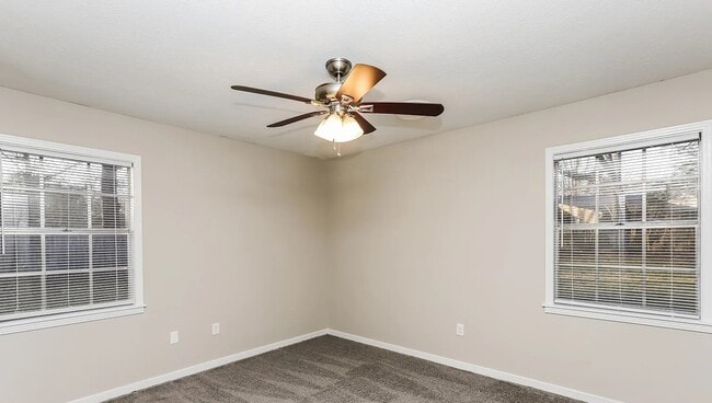 Building Photo - 116 Meadowdale Dr