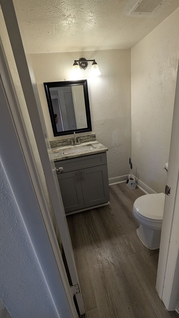 Building Photo - Two Bedrooms with terrace and fenced patio. Move in Special: Move before January 31sth for a secu...