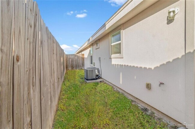 Building Photo - 2017 Stardust Ln