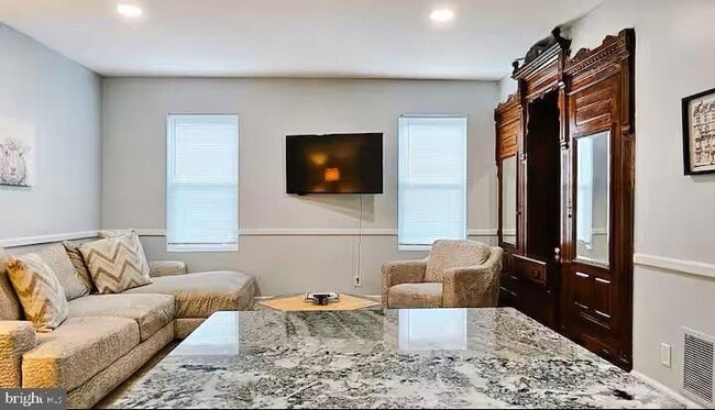 Building Photo - 1217 N King St