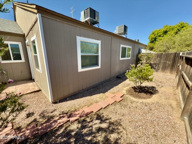 Building Photo - 4448 E Fremont St
