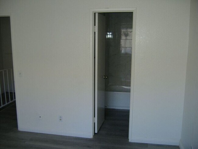 Building Photo - 28701 Calle Del Lago