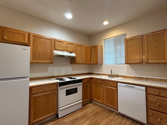 Building Photo - Three Bedroom Duplex