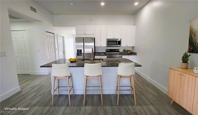 Building Photo - 2909 SW Santa Barbara Pl