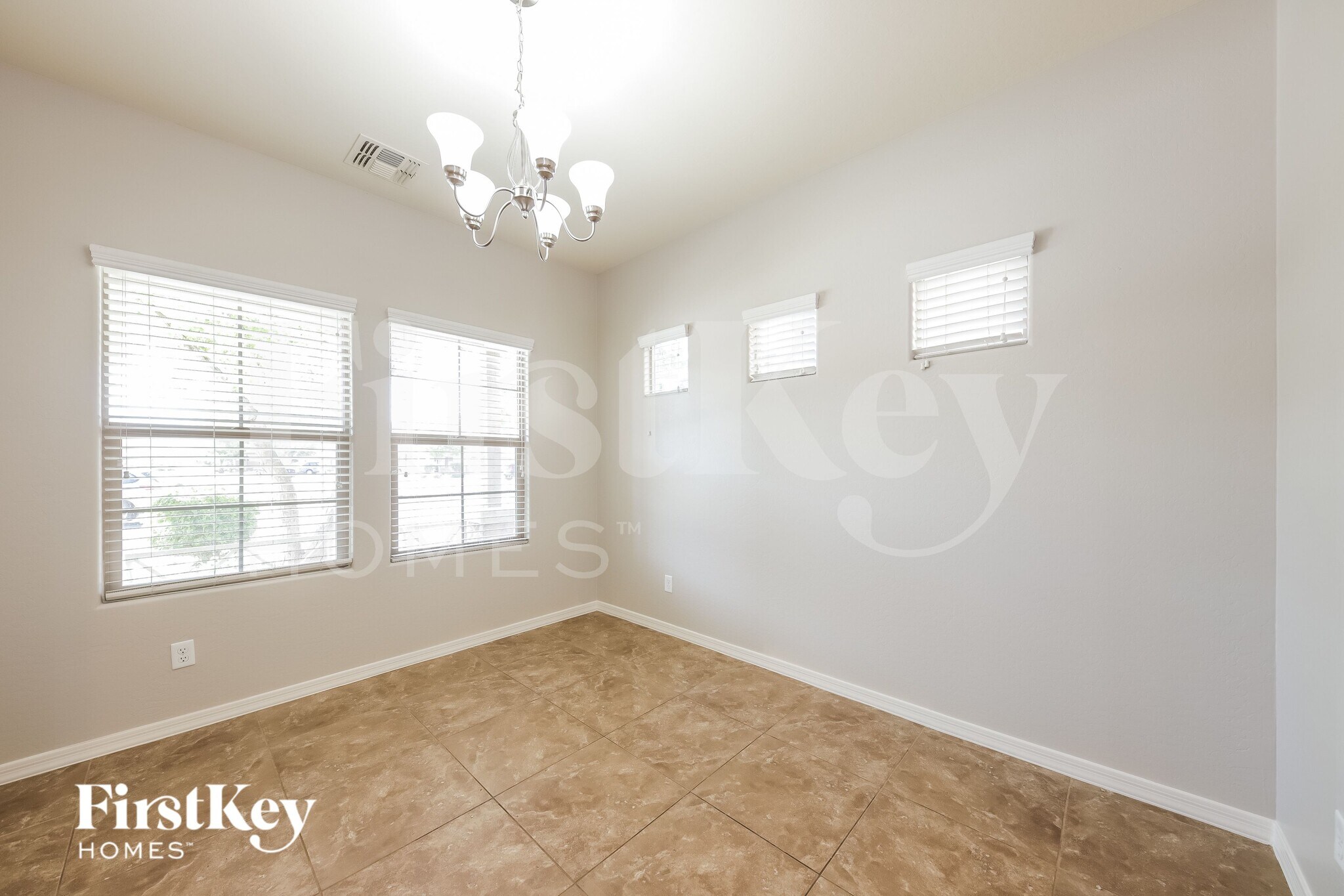 Building Photo - 11028 E Silver Springs Ave