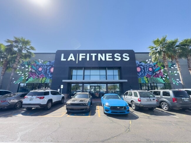 Building Photo - 5Bed/5Bath House at University Dr/Priest Dr! Move-In Ready on 05/07/2026! - 4 CAR CARPORT! NO HOA!