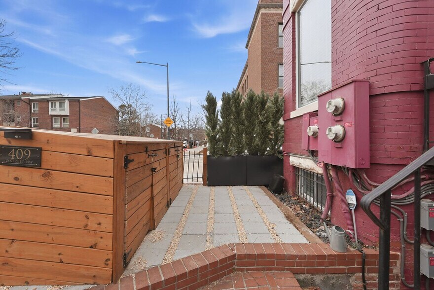 Building Photo - 409 O St NW