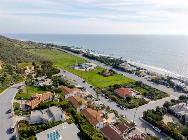 Building Photo - 11813 Ellice St