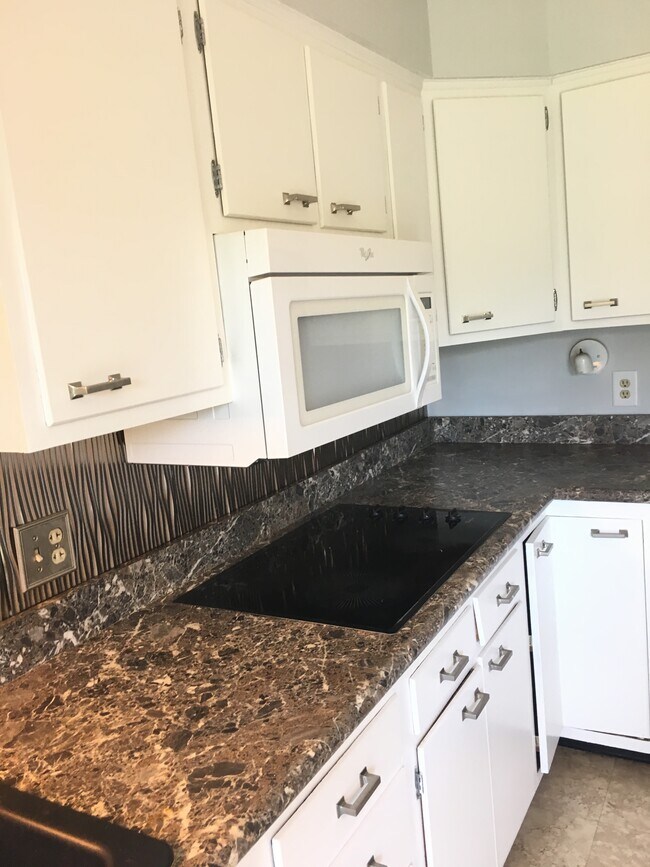 Building Photo - 2123 Dorwood Dr