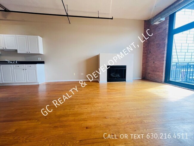 Building Photo - ***  2 BDRM / 2 FULL BATH / WASHER & DRYER...