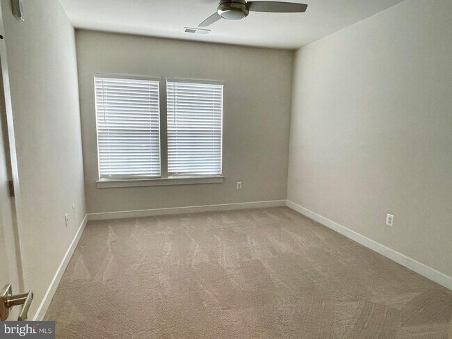 Building Photo - 5742 Meadowood St