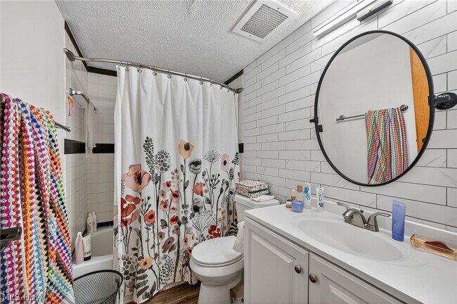 Building Photo - 408 W St Clair Ave