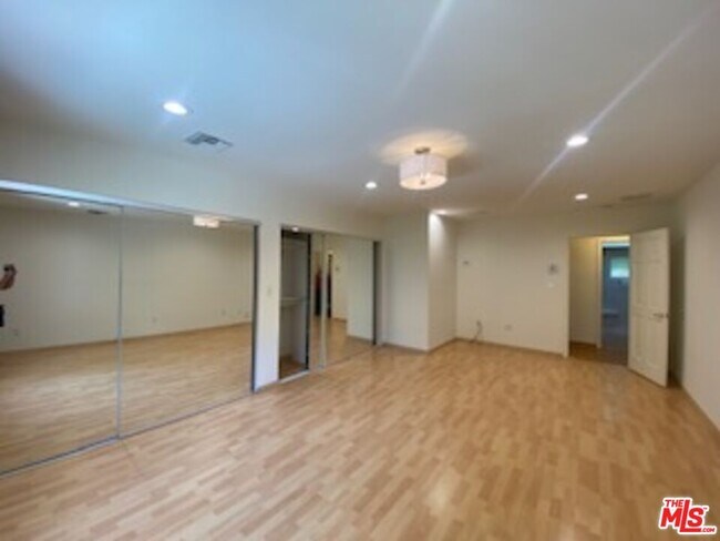 Building Photo - 3967 Oeste Ave