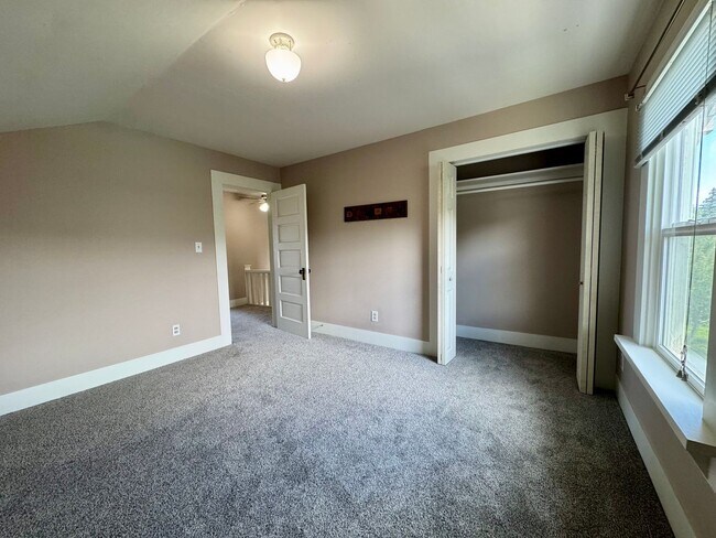 Building Photo - Charming Craftsman in Bandon Heights | 3 Bed / 2 Bath | Ocean & River Views