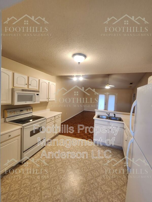Building Photo - 1419 Oak Hill Dr