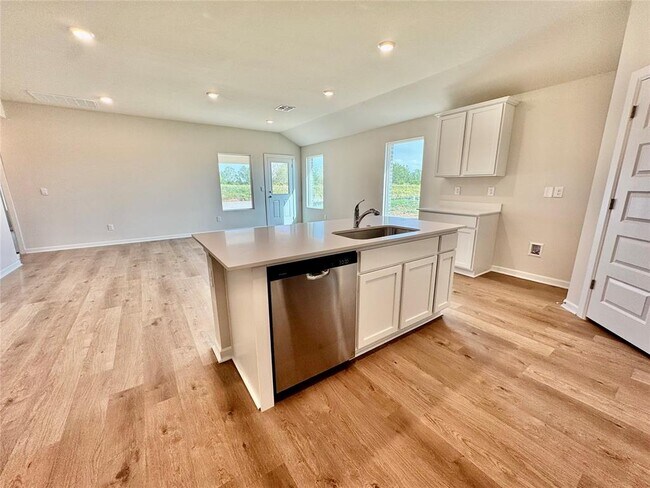 Building Photo - 6100 Blackwood Ct