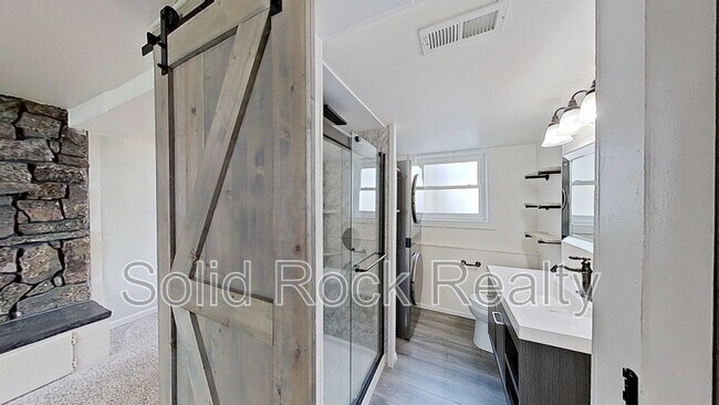 Building Photo - 4018 Goldenrod Dr