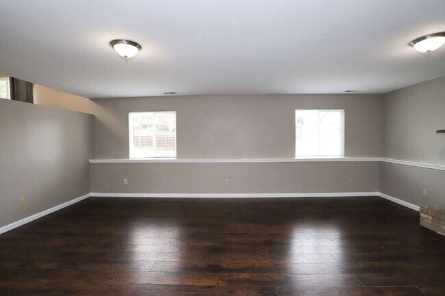Building Photo - Beautifully Updated Split-Level Home with ...