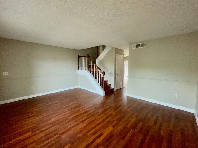 Building Photo - Charming 3-Bedroom, 2.5-Bath Townhome in Village Square Condominiums