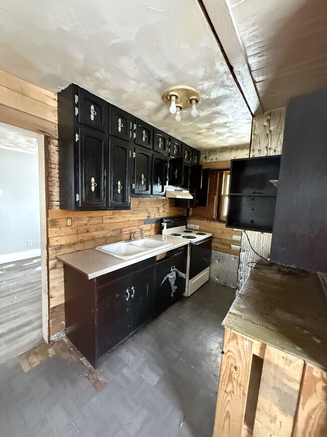 Building Photo - 1512 N Walnut Grove Ave