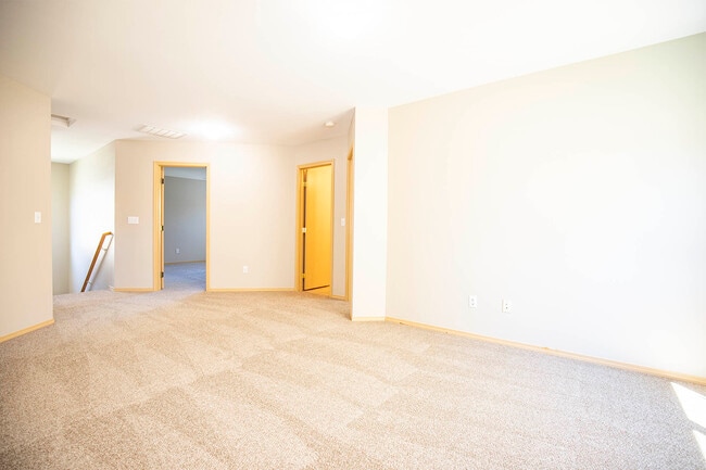 Building Photo - 34604 Cranberry Ct SE