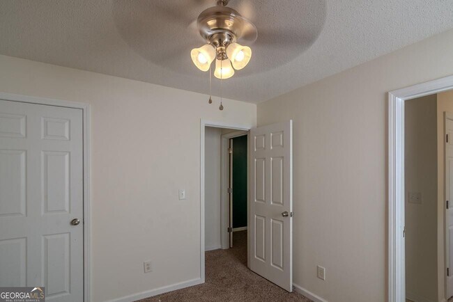 Building Photo - 28 Greystone Ridge