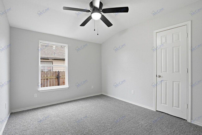 Building Photo - 508 W Lone Star Ave