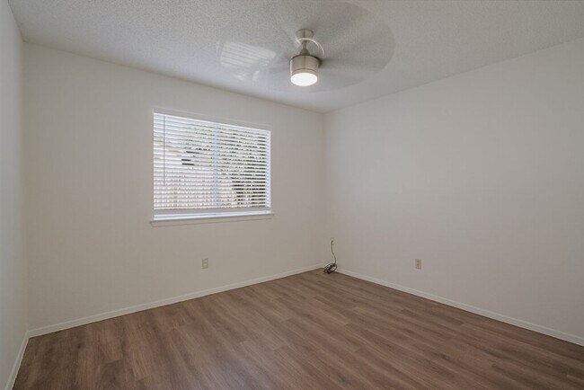 Building Photo - 612 Greenlawn Blvd