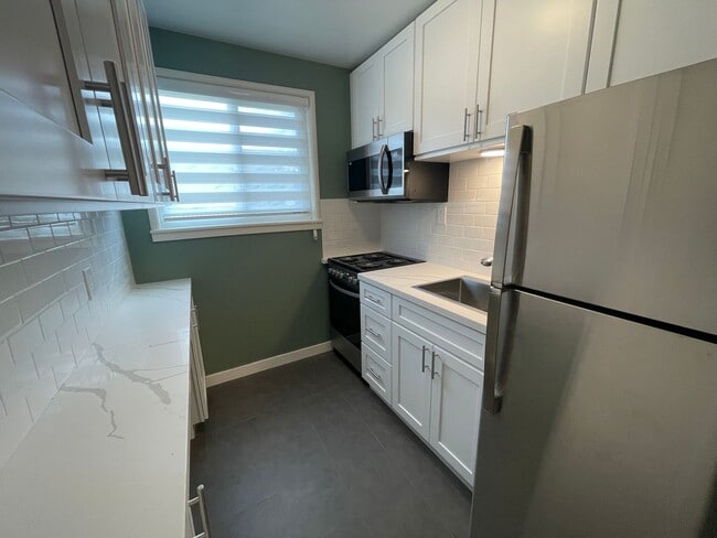 Building Photo - The Pines