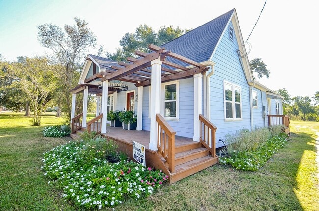 Building Photo - 803 Austin St