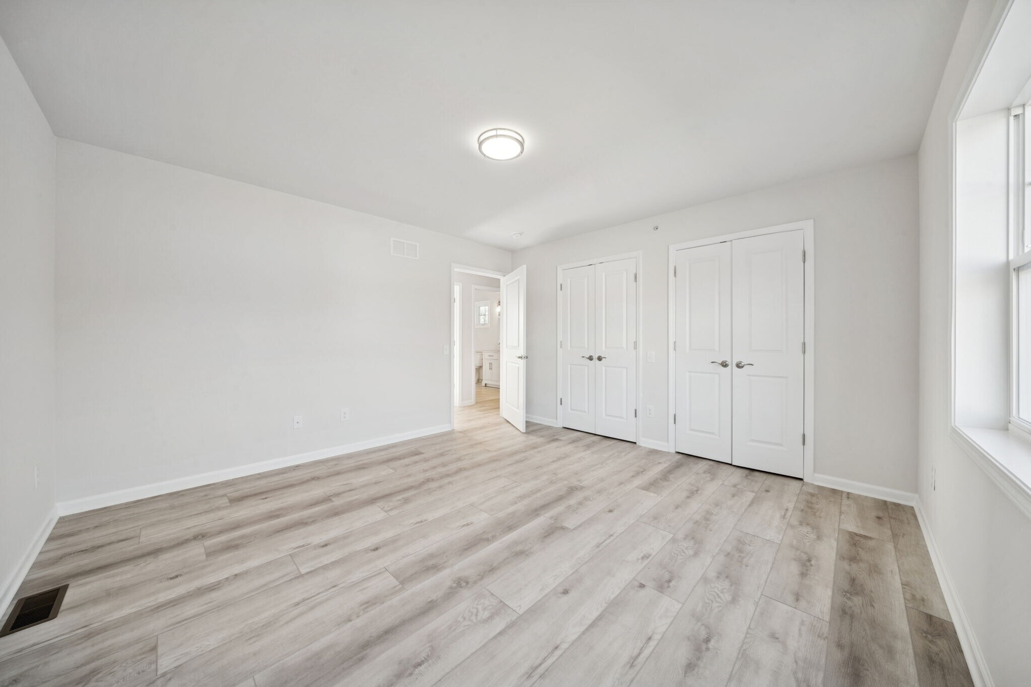 Building Photo - 2213 Lebanon Dr