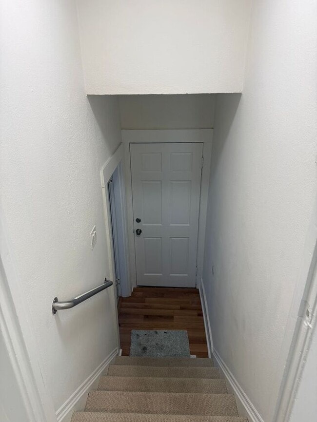 Building Photo - Great 2 Bedrooms 1 Bath Home