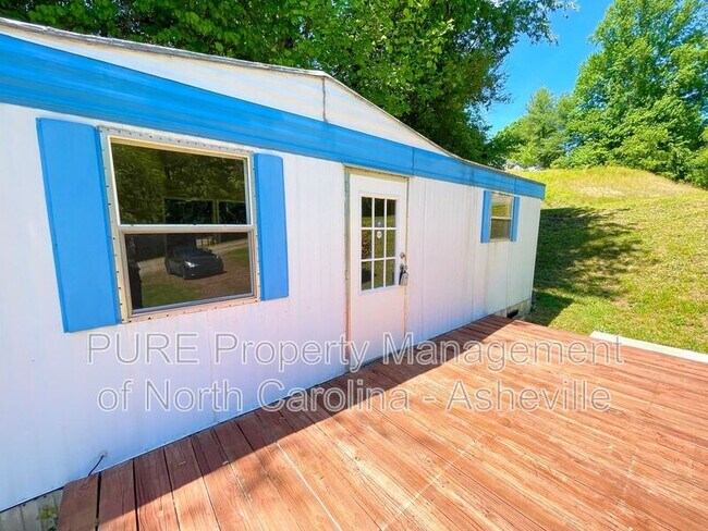 Building Photo - 26 Magic Dr