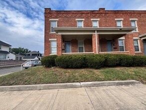 Building Photo - 880 E Whittier St