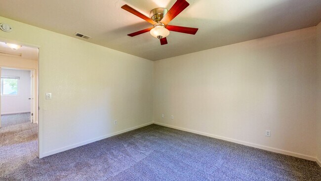 Building Photo - 360 Manka Cir
