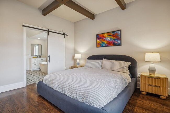 Building Photo - 594 Lake Haven Dr