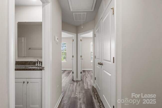 Building Photo - 117 Dogwood Vlg Trl