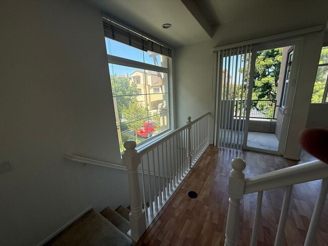 Building Photo - 3 bed 3 bath by Cal Sate!