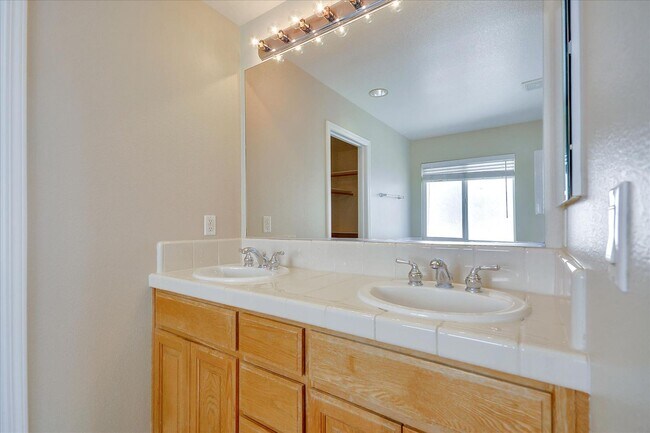 Building Photo - OPEN & SPACIOUS, 4 BEDROOM, 3 BATH 2 STORY...