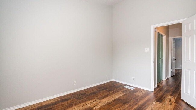 Building Photo - 5809 Hollytree-